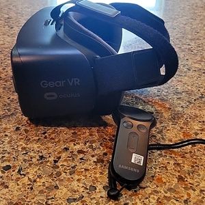 Samsung Gear VR Oculus with controller